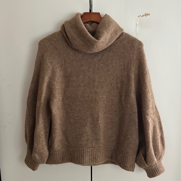 Aritzia Sweaters - Aritzia (Babaton) Sweater